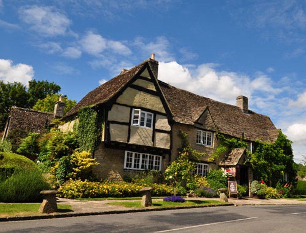 Old Swan Hotel Witney Exterior foto