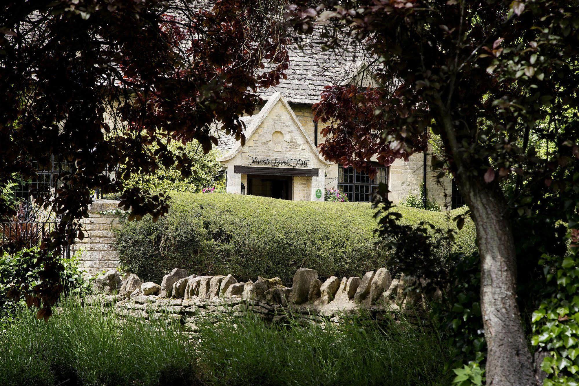 Old Swan Hotel Witney Exterior foto