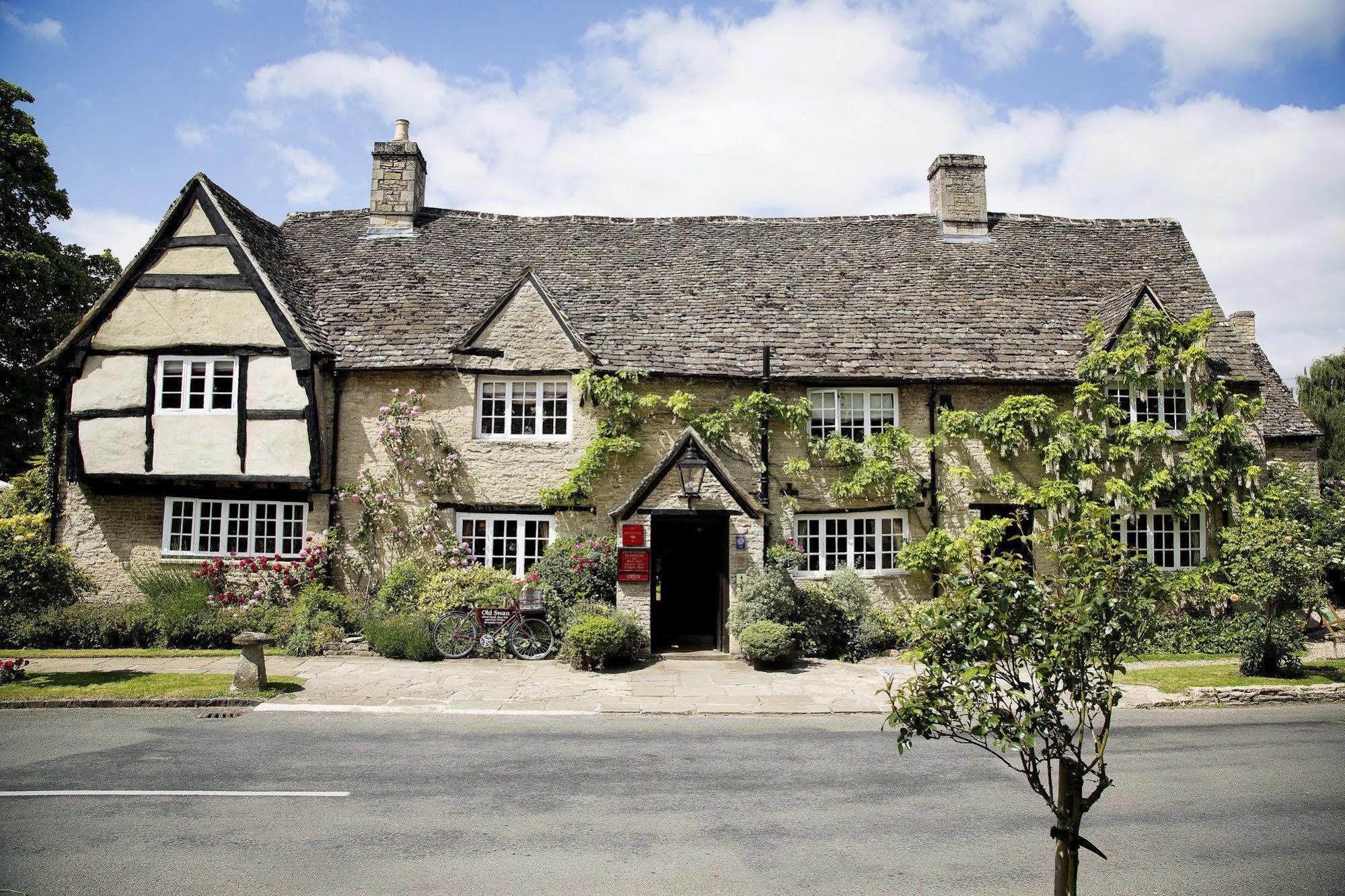Old Swan Hotel Witney Exterior foto