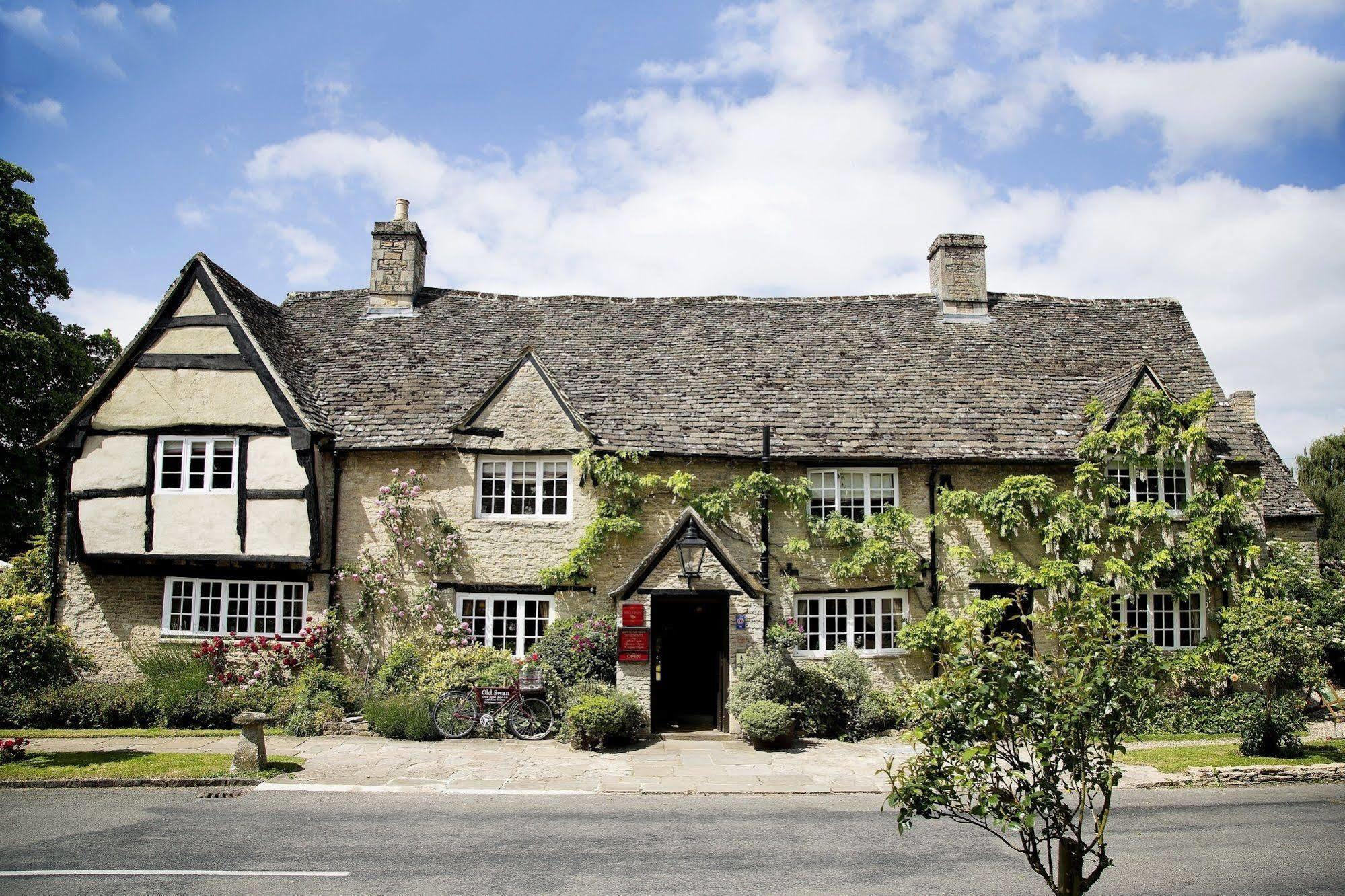 Old Swan Hotel Witney Exterior foto